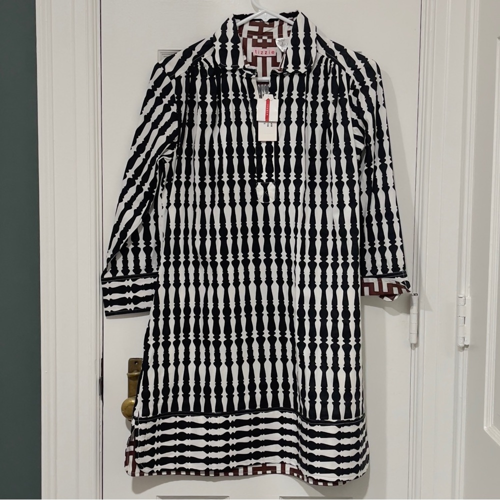 NWT Tizzie Black and White Graphic Print Dress with Pockets Size Small